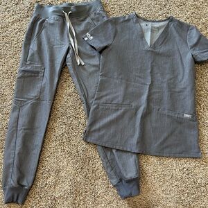 FIGS jogger scrub set